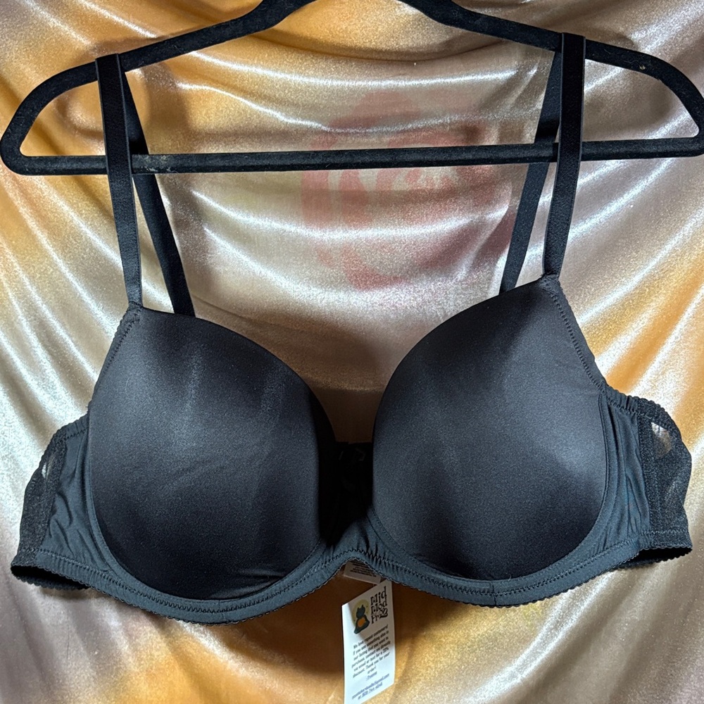 Everyday‎ Smooth Black T-Shirt Bra with Light Padding 48B D2. New